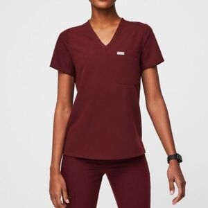figs, women's 1 pocket scrub top, burgundy, great condition, size 3XL